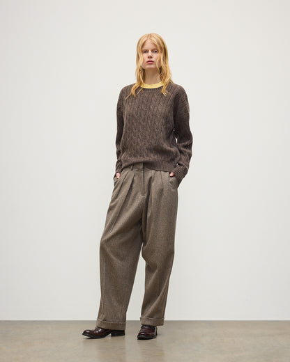 JOHNSTONS OF ELGIN WOMENS MACARA WOOL CM PLEATED TROUSERS 90% WOOL, 10% CASHMERE WORN WITH KYLESKU CABLE CASHMERE SWEATER IN VOLE BROWN TB000858RU7849