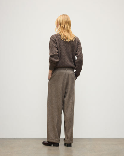 JOHNSTONS OF ELGIN WOMENS MACARA WOOL CM PLEATED TROUSERS 90% WOOL, 10% CASHMERE WORN WITH KYLESKU CABLE CASHMERE SWEATER IN VOLE BROWN TB000858RU7849