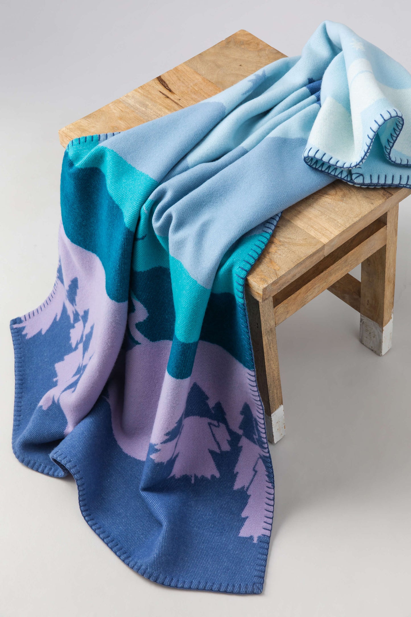 Johnstons of Elgin 2024 Children's Blanket Collection Mountainside Mountainside' Blanket Stitched Children's Throw TB000582RU7441ONE