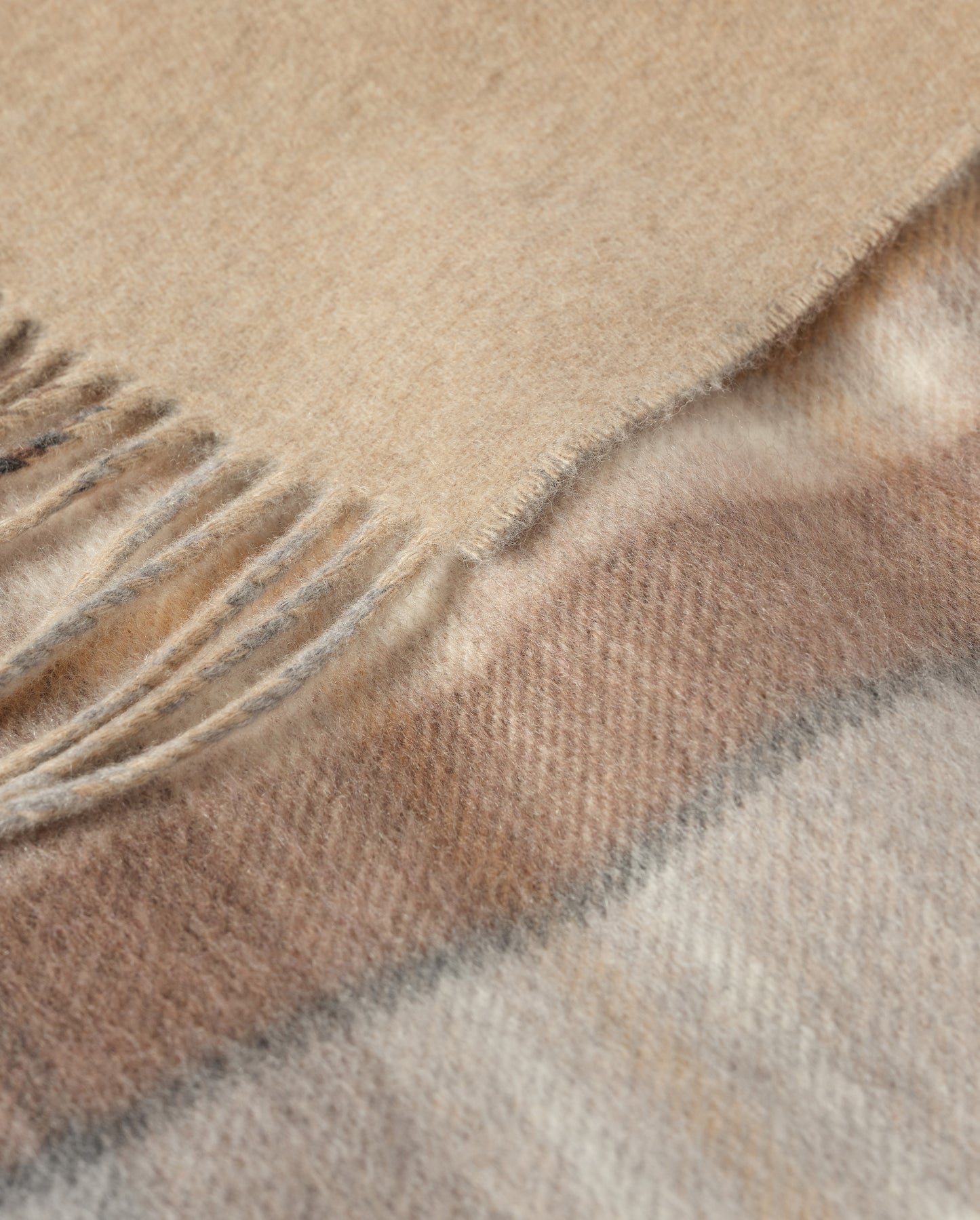 Johnstons of Elgin Natural Mackellar Reclaimed Cashmere Blanket, Reversible, with fringe finish WA002657RU7823ONE