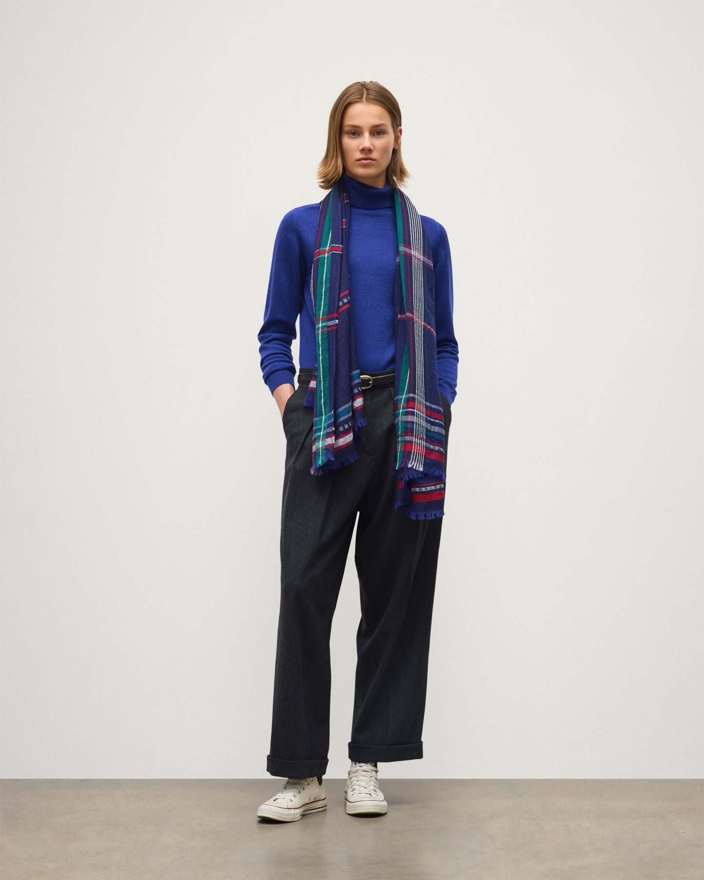 JOHNSTONS OF ELGIN HELMINA CRAMMED DETAIL BORDER SCARF NAVY 100% CASHMERE WA002459RU7705ONE