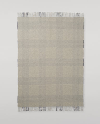 Johnstons of Elgin Silver Bannockbane Reclaimed Cashmere Blanket, Reversible, with fringe finish WA002637RU7822ONE