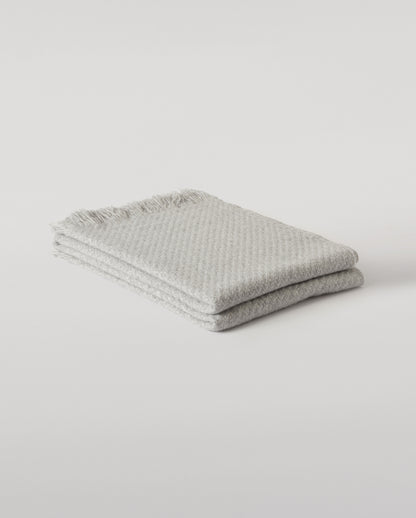 Johnstons of Elgin Yarrow Cashmere Blanket in Light Grey WA002652RU7807ONE