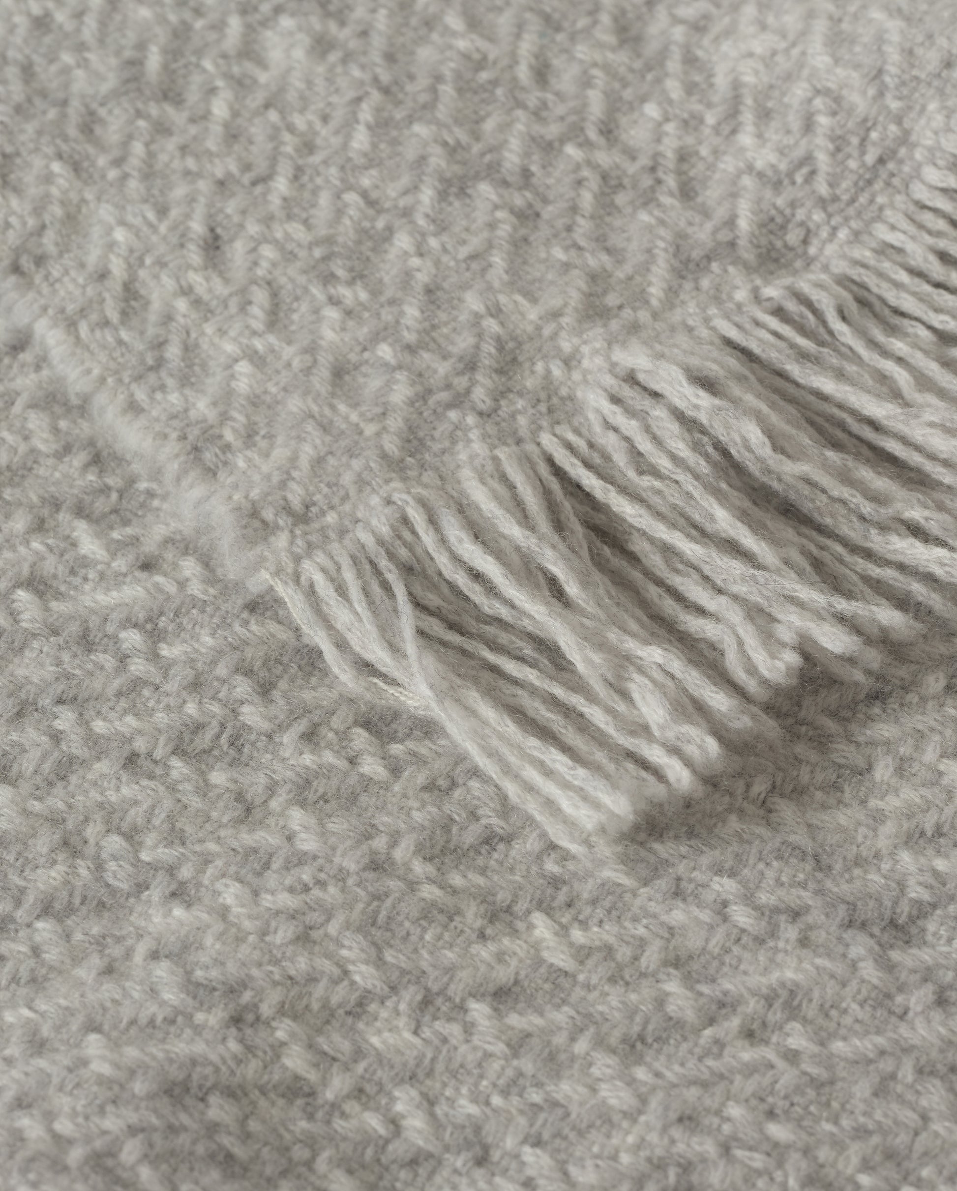 Johnstons of Elgin Yarrow Cashmere Blanket in Light Grey WA002652RU7807ONE
