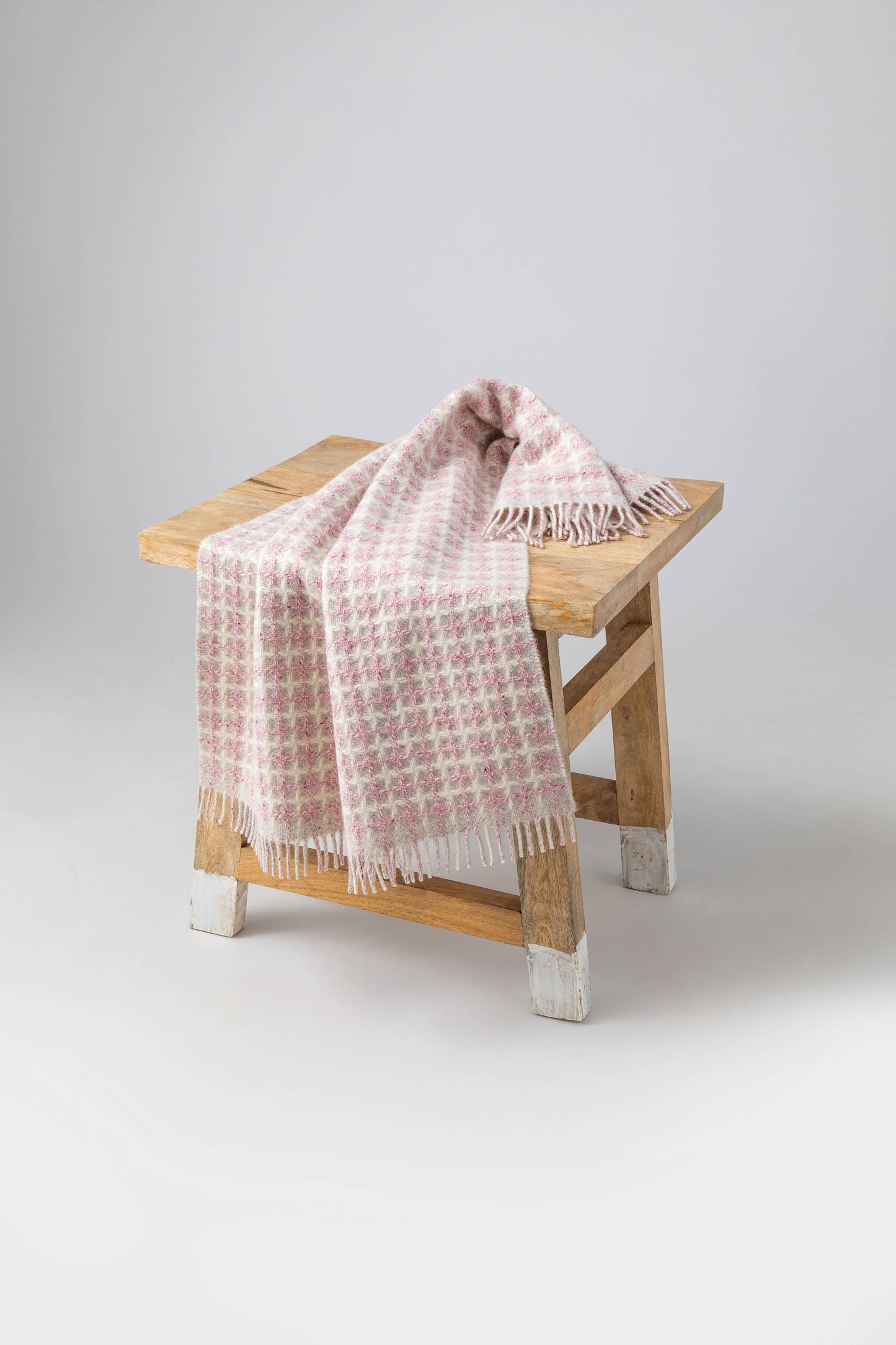 Johnstons of Elgin 2024 Baby Blanket Collection Pink Donegal Cashmere Baby Blanket WA001955RU7541ONE