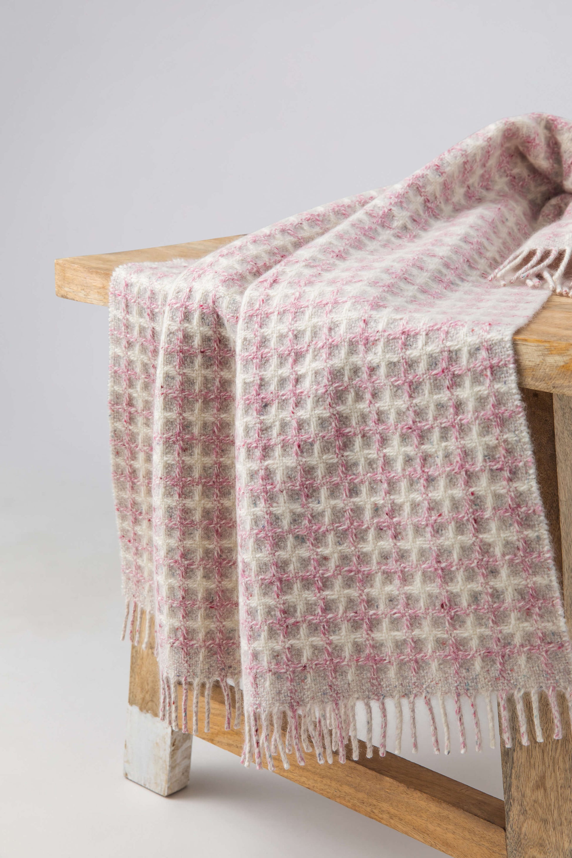 Johnstons of Elgin 2024 Baby Blanket Collection Pink Donegal Cashmere Baby Blanket WA001955RU7541ONE
