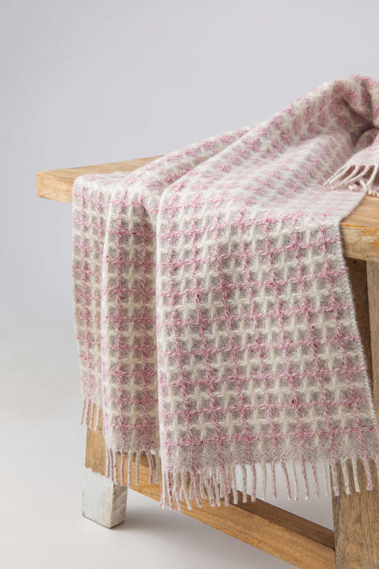 Johnstons of Elgin 2024 Baby Blanket Collection Pink Donegal Cashmere Baby Blanket WA001955RU7541ONE