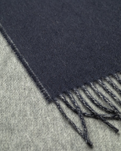 JOHNSTONS OF ELGIN CASHMERE CONTRAST REVERSIBLE SCARF DARK NAVY & GREY 100% CASHMERE WA000020RU7647ONE