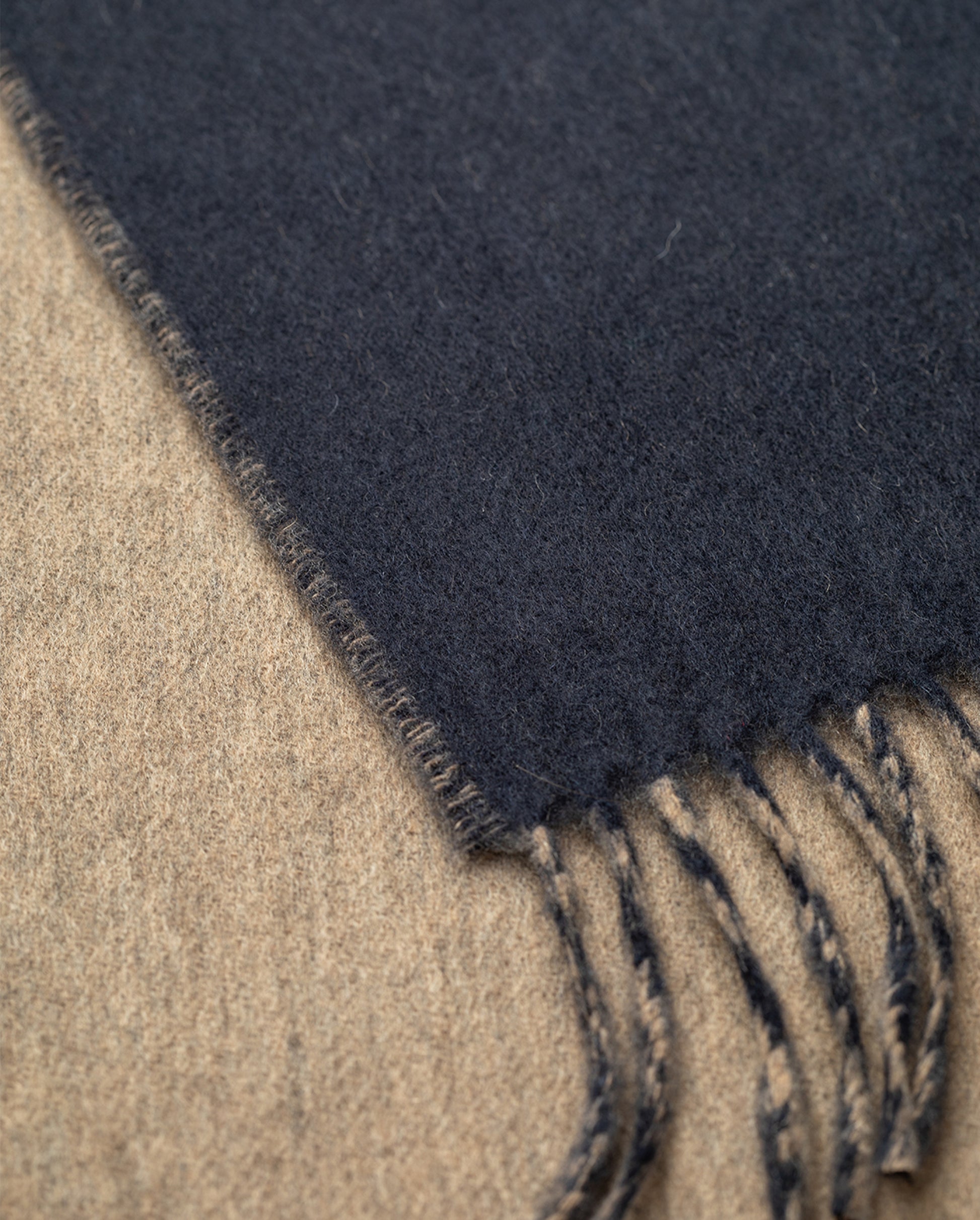 JOHNSTONS OF ELGIN CASHMERE CONTRAST REVERSIBLE STOLE NAVY & BROWN 100% CASHMERE WA000585RU7784ONE