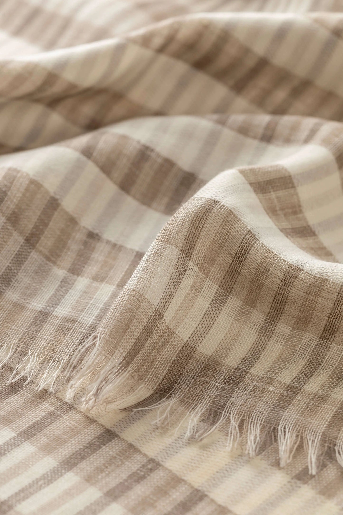 Johnstons of Elgin SS25 Accessories Natural Tipped Stripe Lightweight Scarf  fabric and pattern close up WB002672RU7581ONE