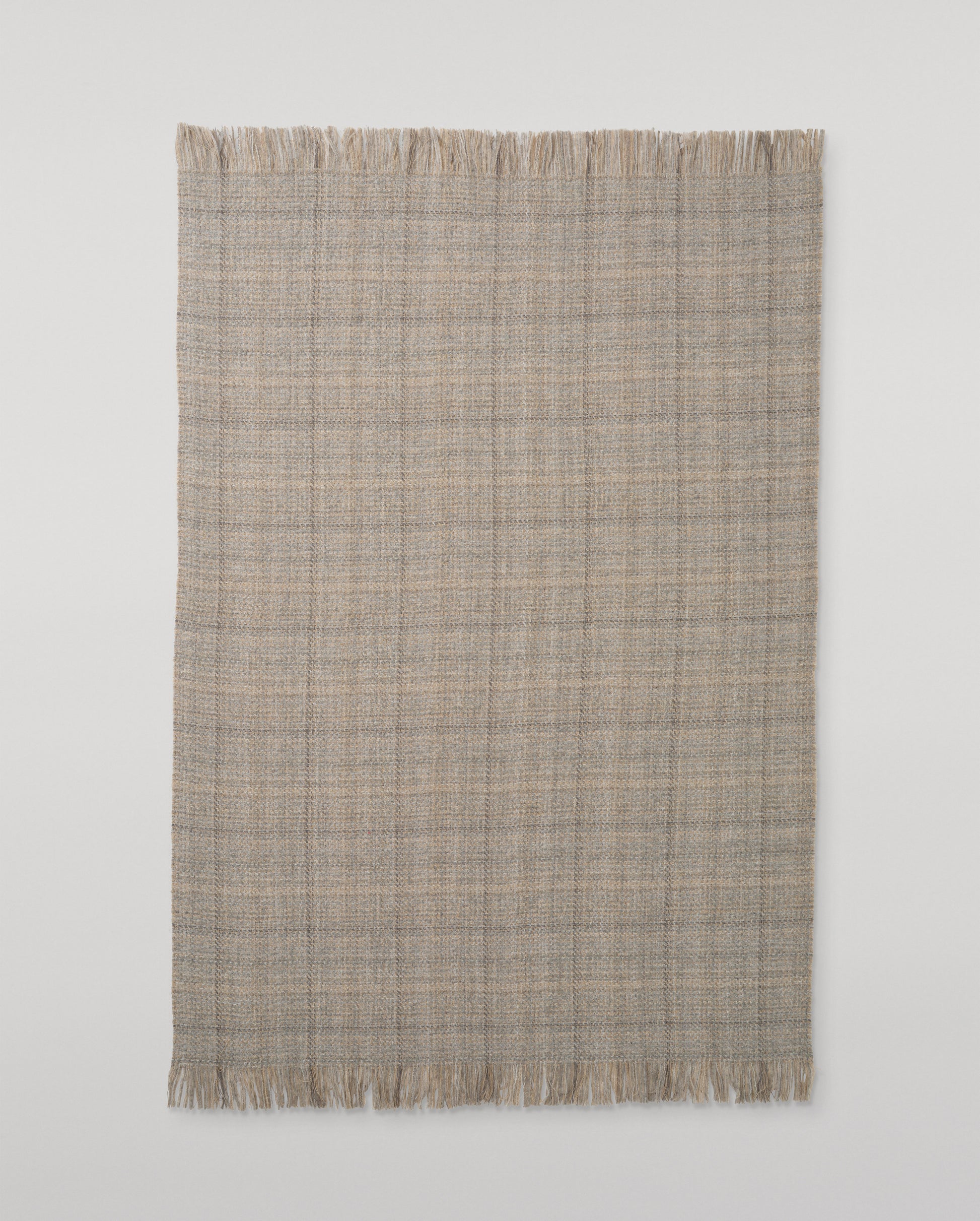 Johnstons of Elgin Luxury textured Throw in Natural, 82% Cashmere 10% Silk 8% Alpaca Johnstons of Elgin Luxury Texture Throw in Peat Brown and Navy, 82% Cashmere 10% Silk 8% Alpaca WB002930RU7834ONE