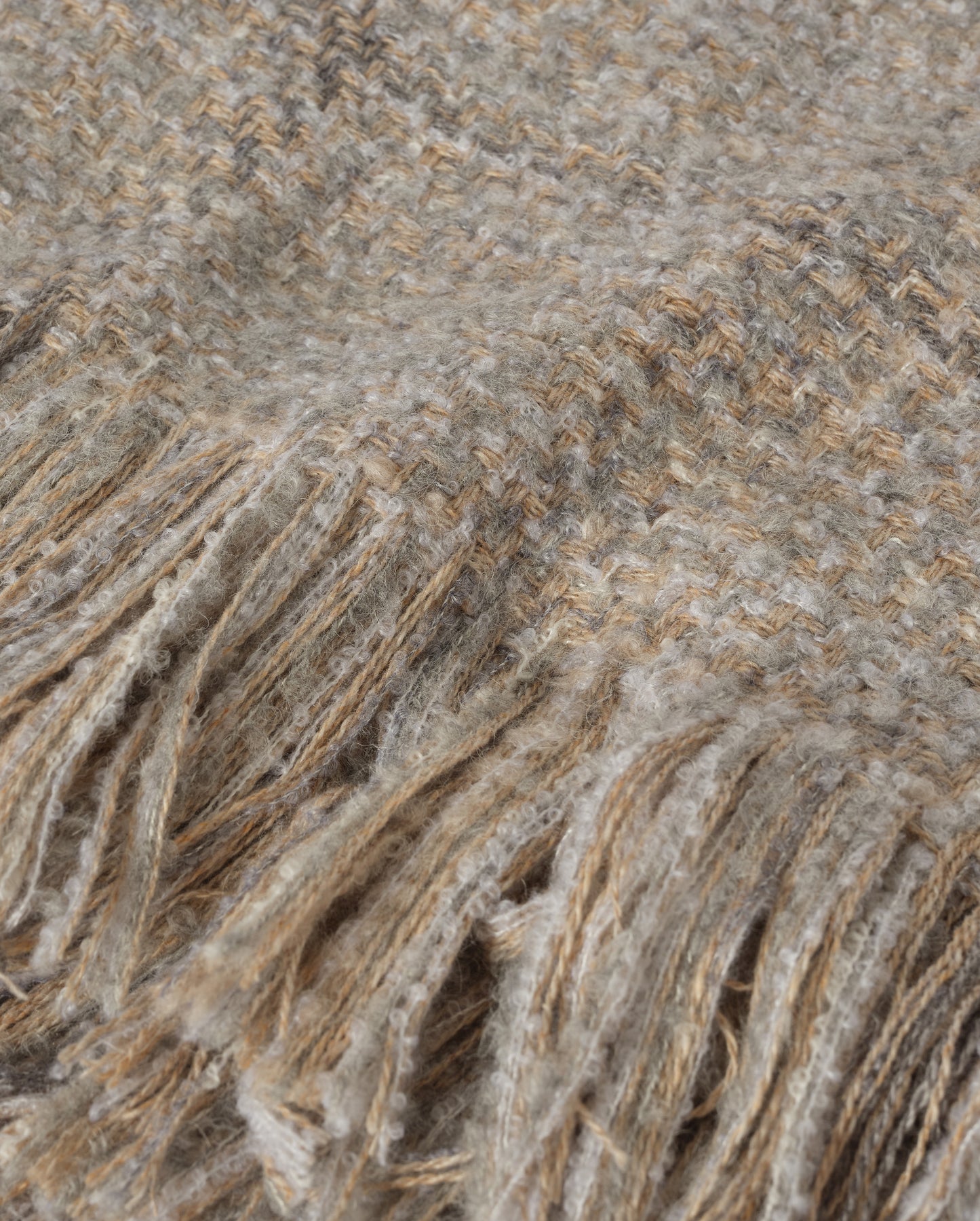 Johnstons of Elgin Luxury textured Throw in Natural, 82% Cashmere 10% Silk 8% Alpaca Johnstons of Elgin Luxury Texture Throw in Peat Brown and Navy, 82% Cashmere 10% Silk 8% Alpaca WB002930RU7834ONE