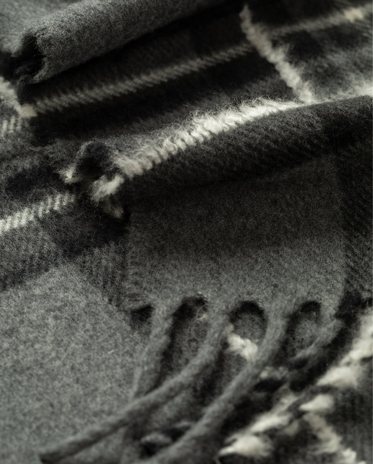 JOHNSTONS OF ELGIN MACH TARTAN SCARF GREY 95% WOOL 4% CASHMERE 1% SILK WB002956RU7776ONE